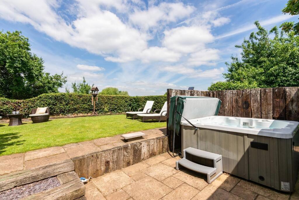 The Summerhouse, Countryside Retreat With Private Hot Tub Bridgnorth Ngoại thất bức ảnh