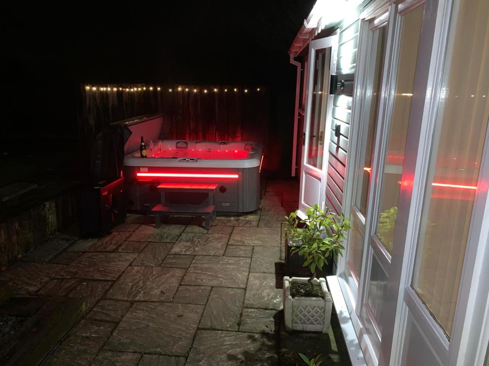 The Summerhouse, Countryside Retreat With Private Hot Tub Bridgnorth Ngoại thất bức ảnh